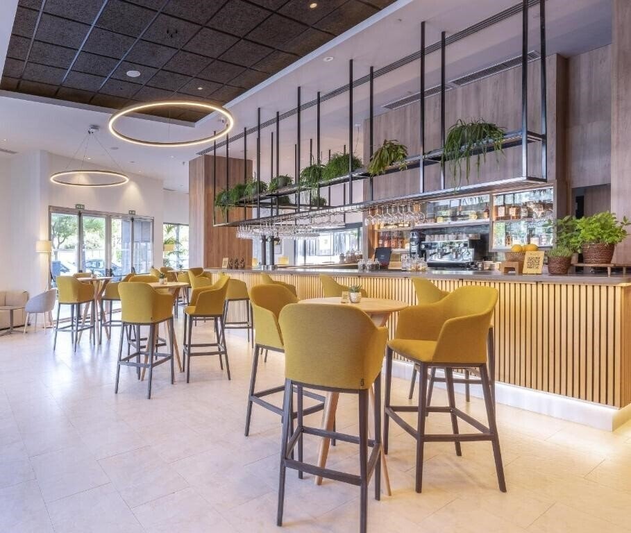 Готель Tryp Valencia Oceanic 4*