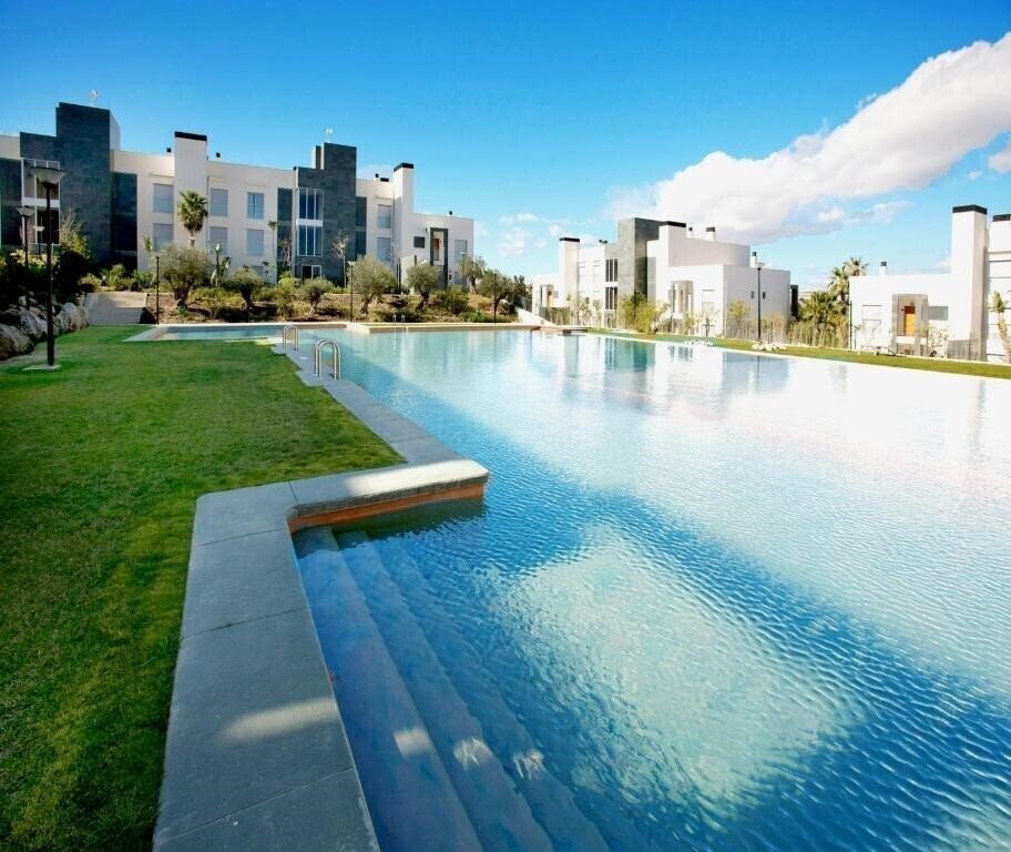 Готель El Plantio Golf Resort 4*