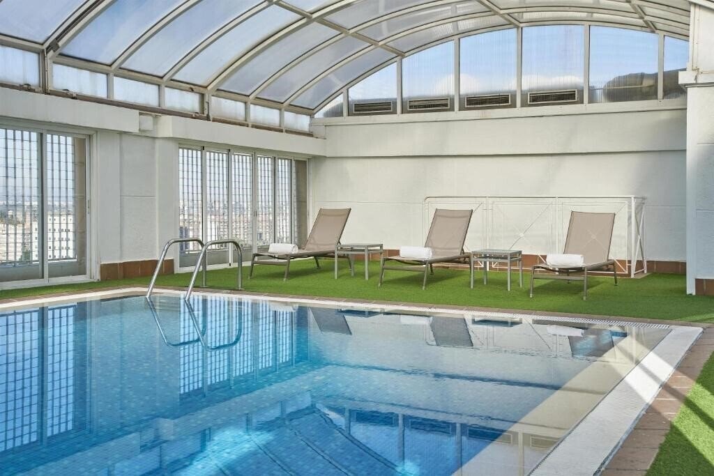 Готель Nh Center 4*