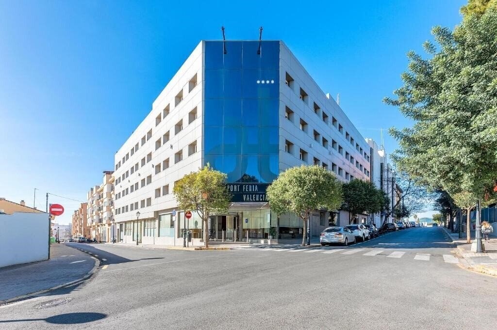 Готель Port Feria Valencia 4*