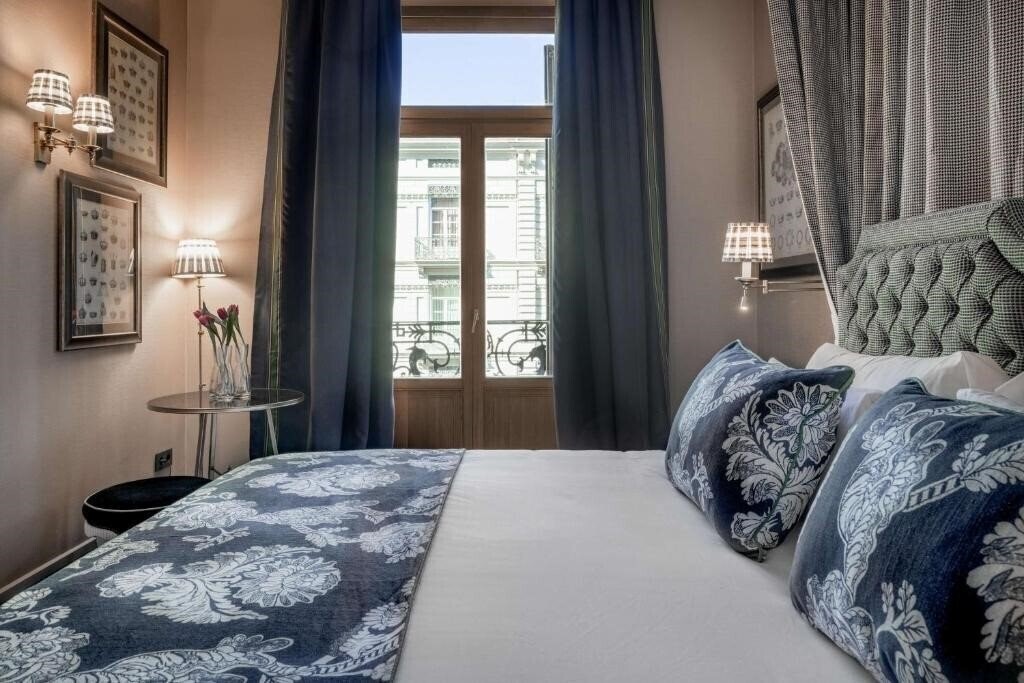 Готель NH Collection Valencia Colon 4*