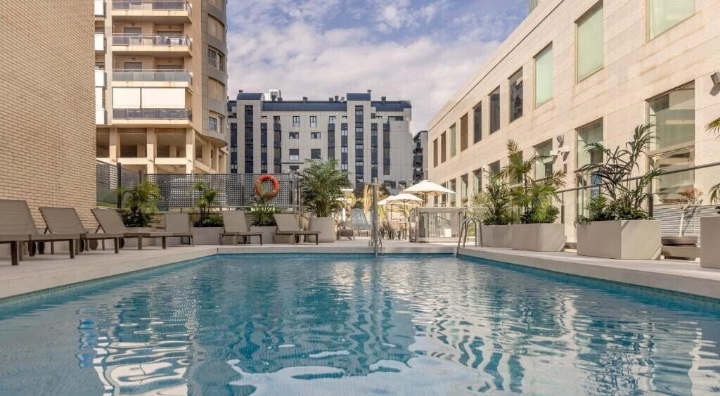 Готель Ilunion Valencia 3 3*