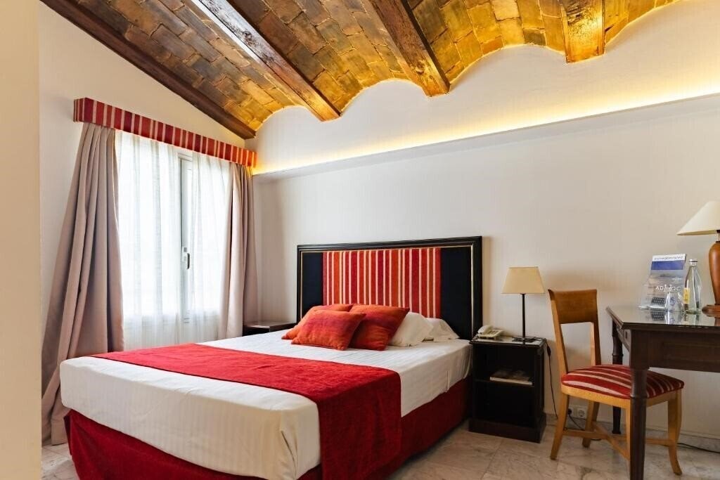 Готель Ad Hoc Monumental 3*