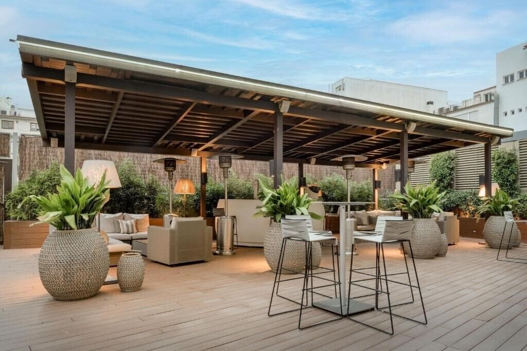 Готель Sh Colon Valencia 4*