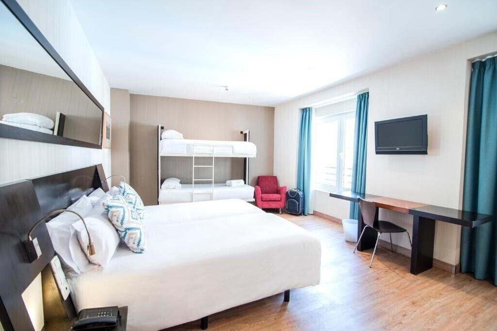 Фото Petit Palace Plaza De La Reina 3*