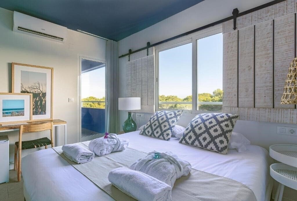 Готель YOU & CO Saler Beach Boutique 3*