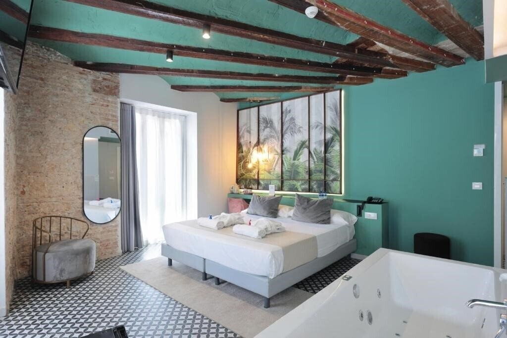 Отель YOU & CO Quart Boutique 3*