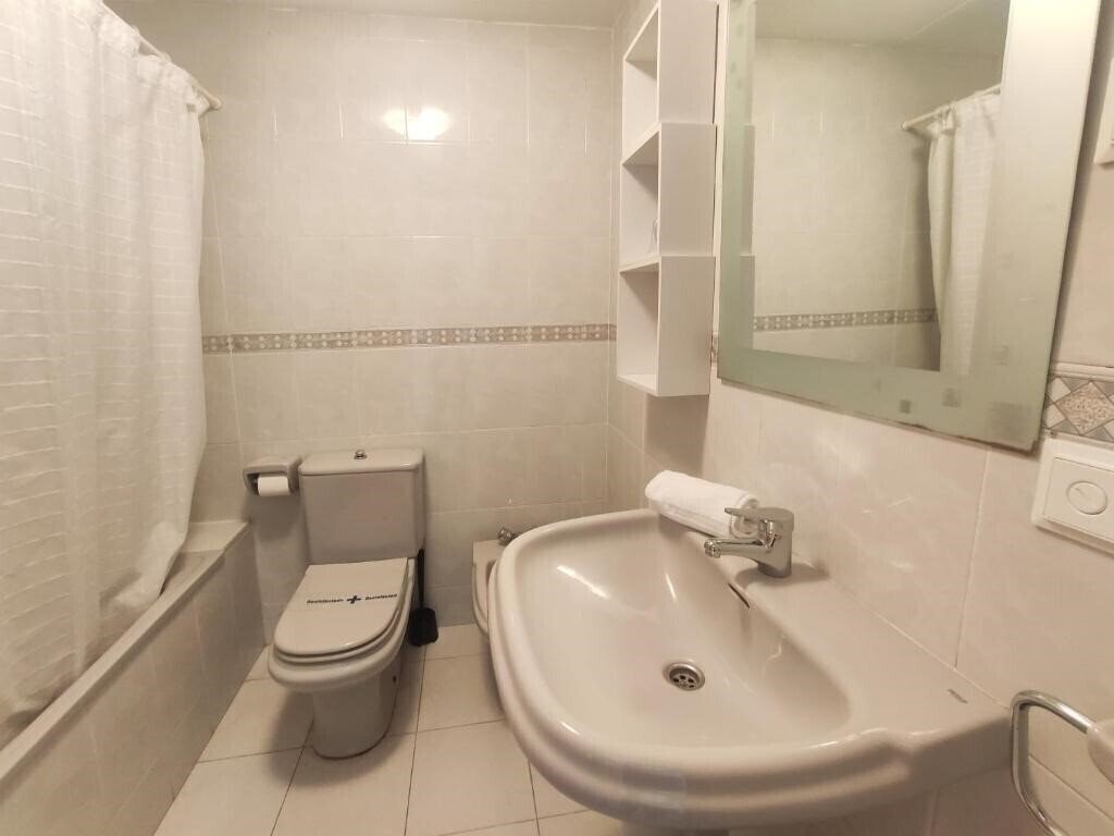 Фотографія Apartamentos Surfing 3000 3*
