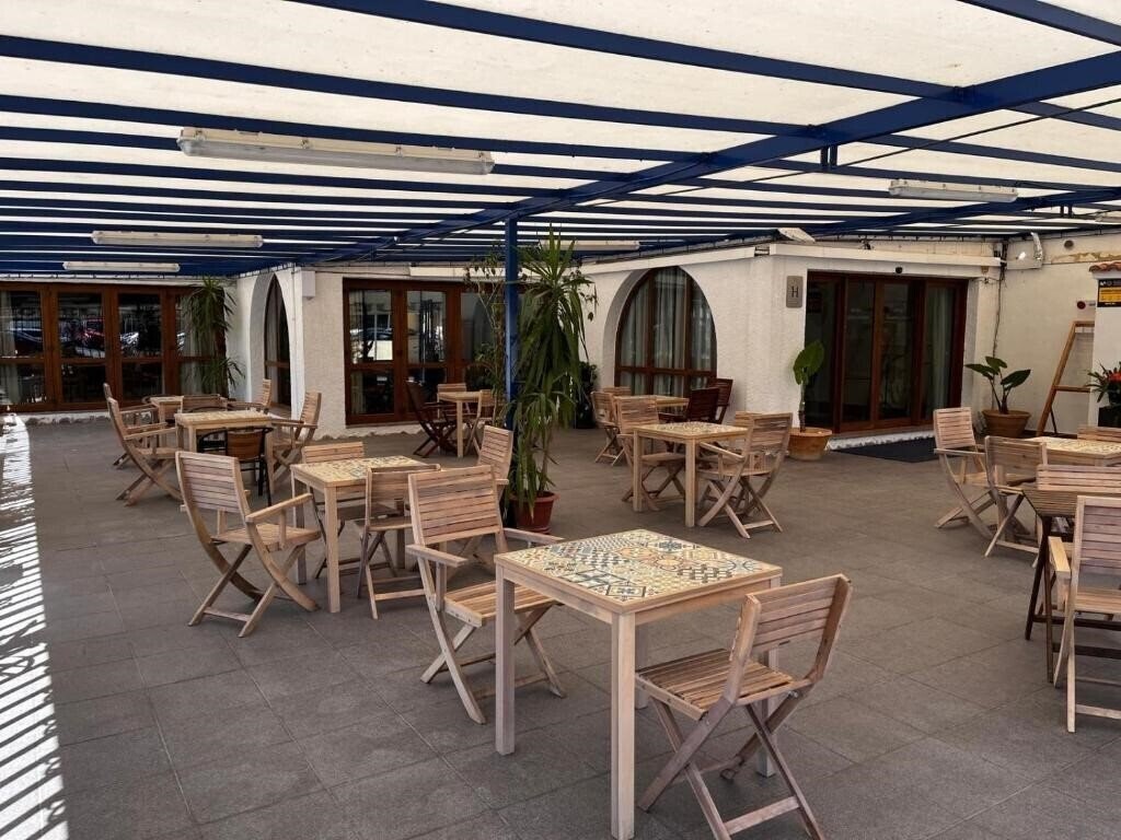 Фотография Blason Junior 2*