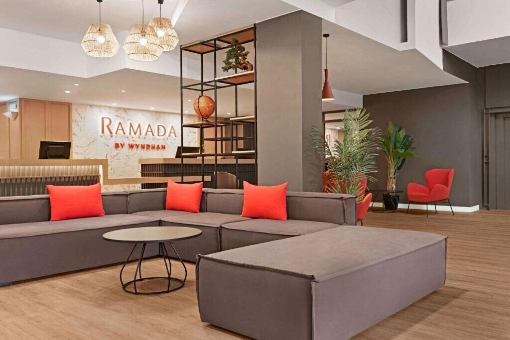 Отель Ramada By Wyndham Valencia Almussafes 3*