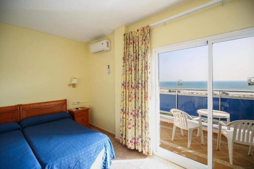 Фото Tres Anclas Gandia 3*