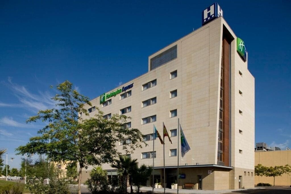 Готель Holiday Inn Express Valencia Bonaire 3*