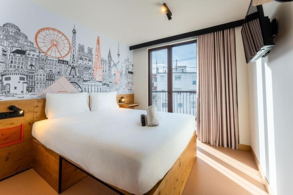 Готель EasyHotel Valencia Ciutat Vella 2*