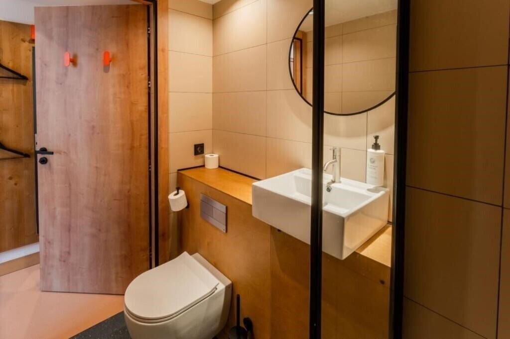 Фотографія EasyHotel Valencia Ciutat Vella 2*