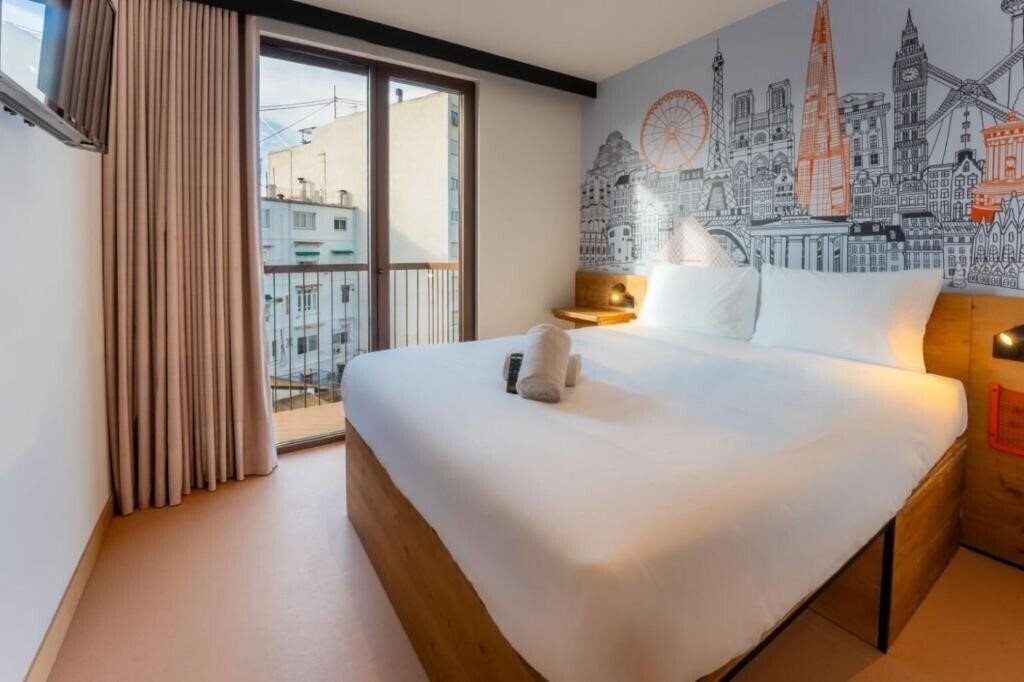 Картинка EasyHotel Valencia Ciutat Vella 2*