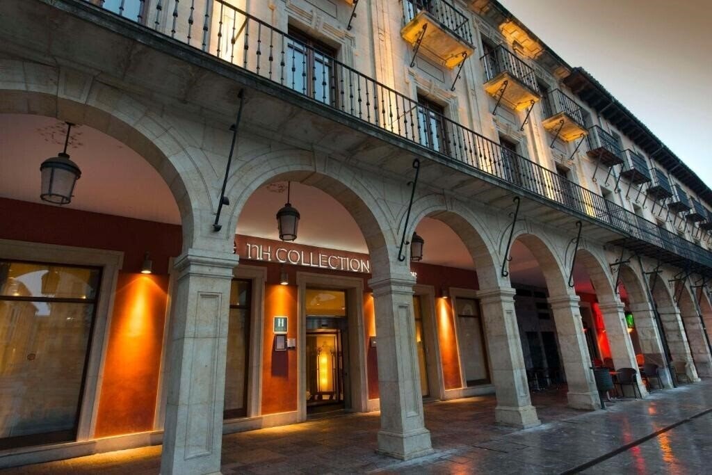 Готель Nh Collection Leon Plaza Mayor 4*