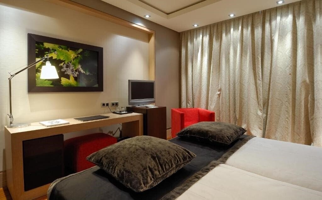 Отель Vincci Frontaura 4*