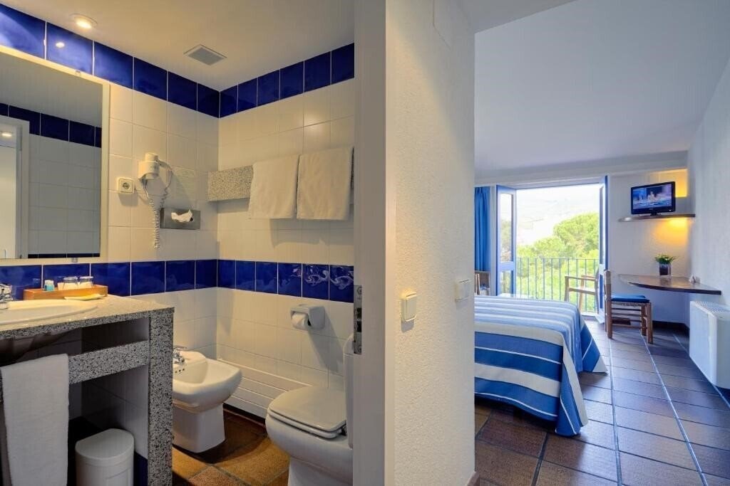 Фото Hotel Blaumar Cadaques 3*
