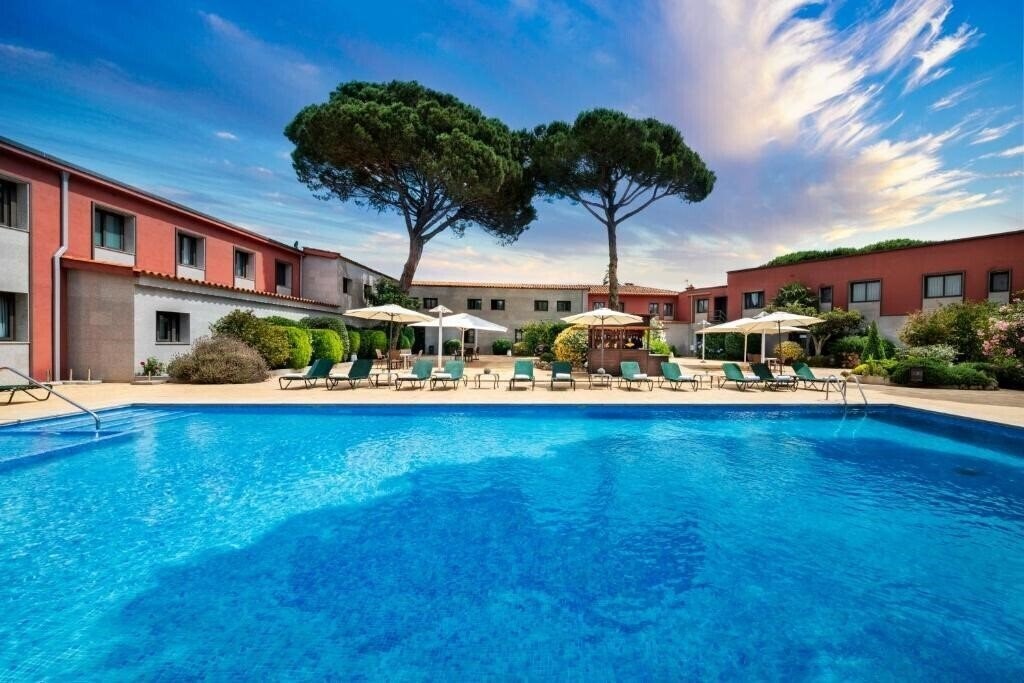 Отель Salles Hotel Aeroport Girona 4*
