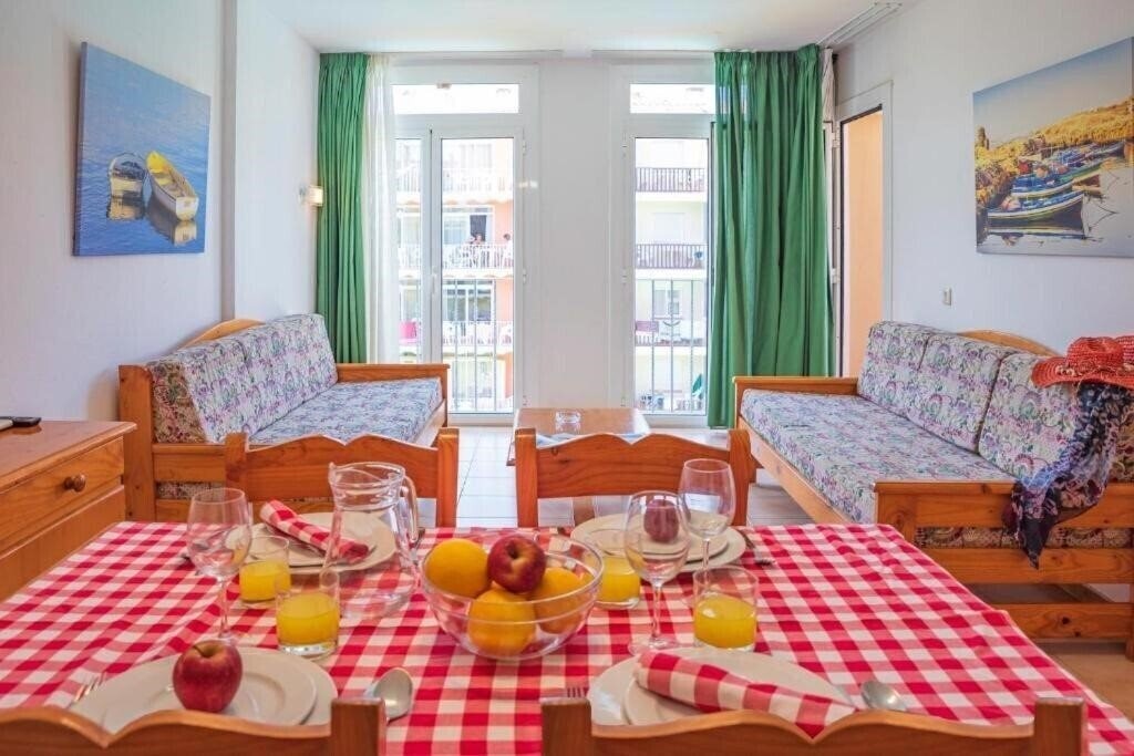 Фото Apartaments Turistics Comte D'Empuries 2*