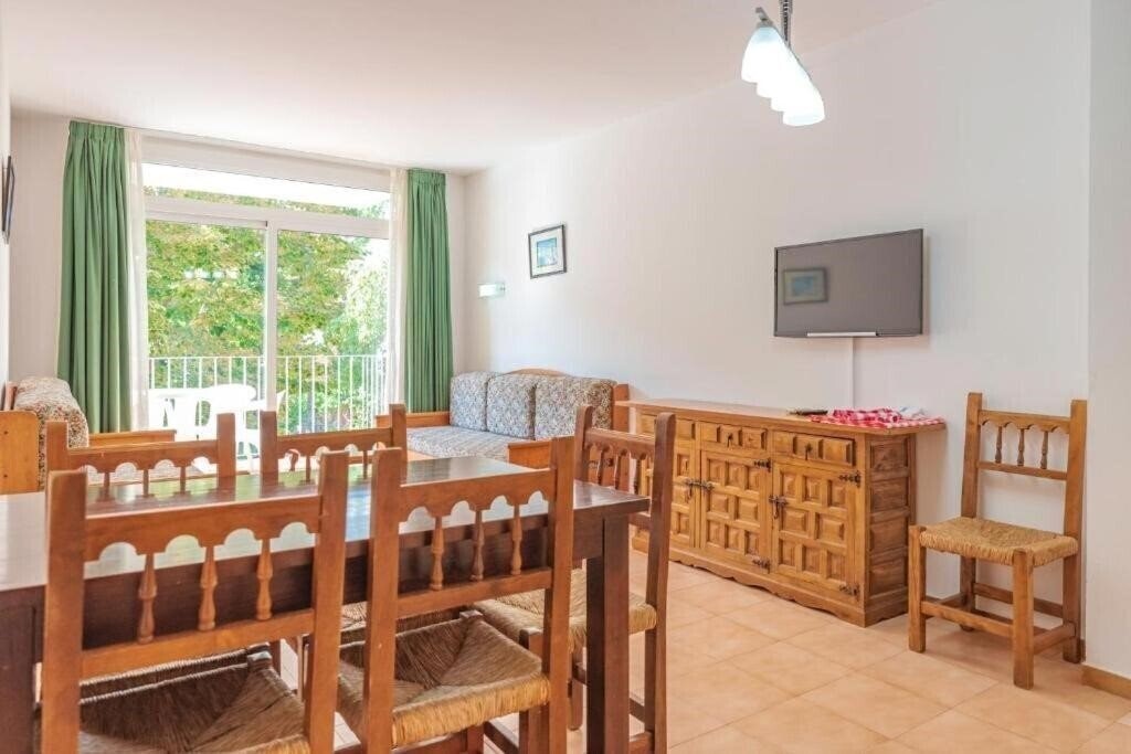 Фотографія Apartaments Turistics Comte D'Empuries 2*