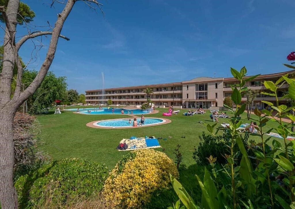 Готель Aparthotel & Village Golf Beach 3*