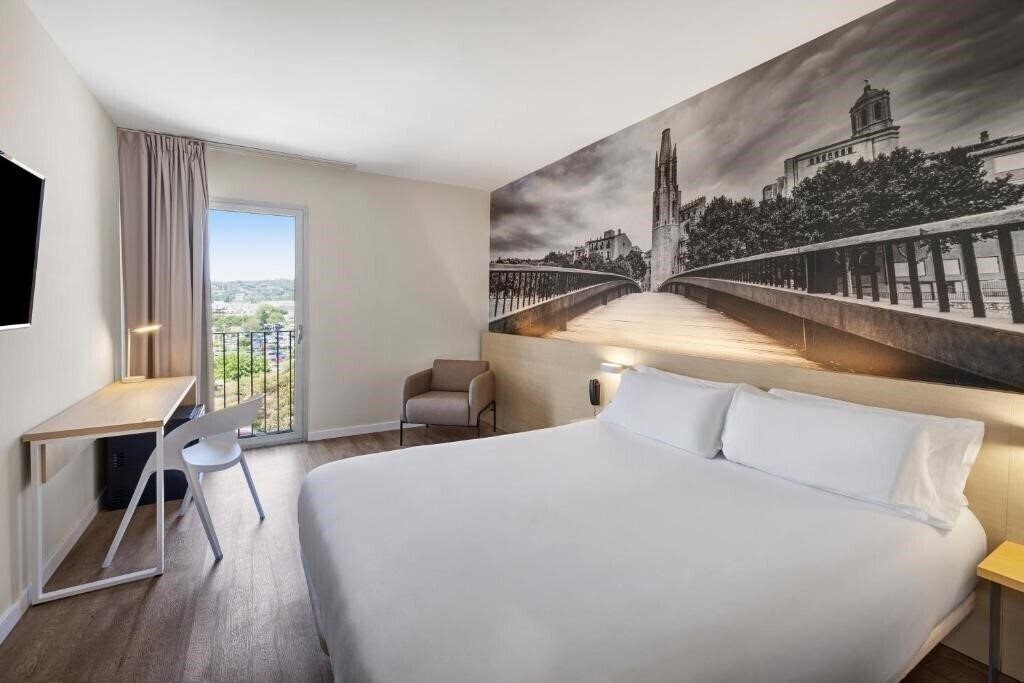 Готель B&B Hotel Girona 3 3*