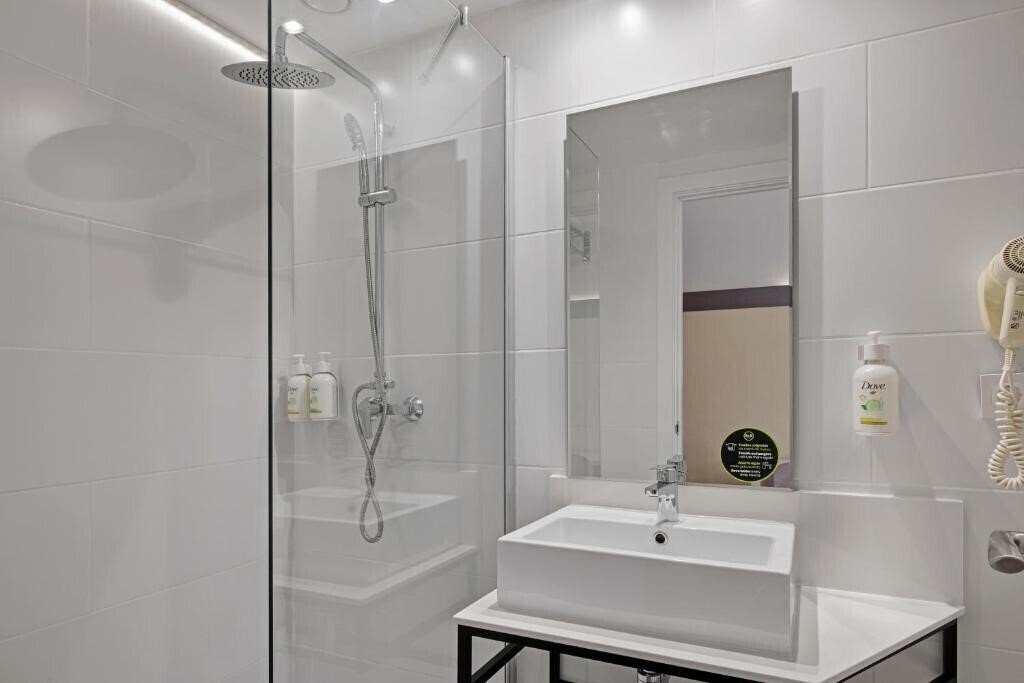 Фотография B&B Hotel Girona 2 2*