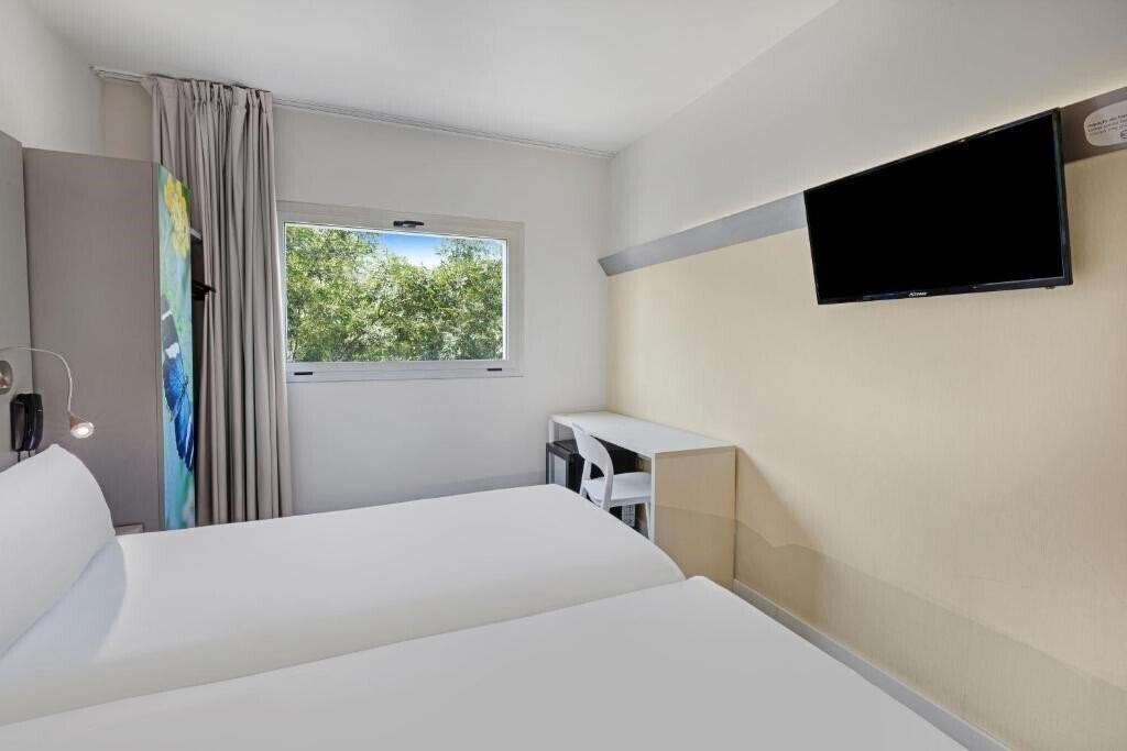 Картинка B&B Hotel Girona 2 2*