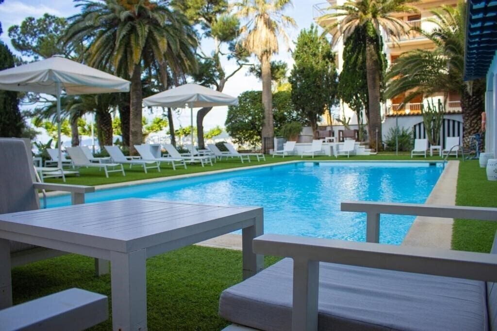 Готель Trias 4*