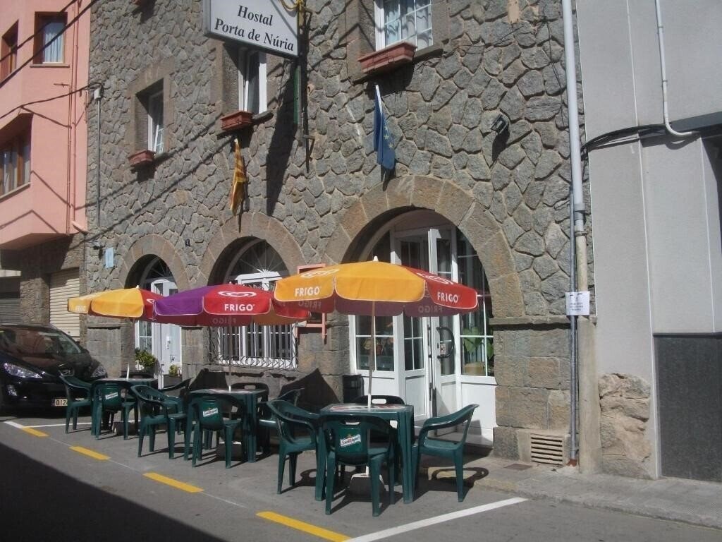 Картинка Hostal Porta de Nuria 3*