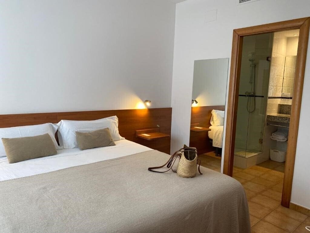 Отель Hostal Vehi 3*
