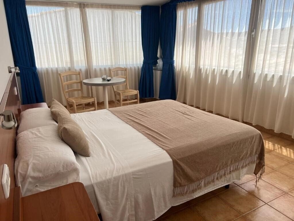 Фото Hostal Vehi 3*