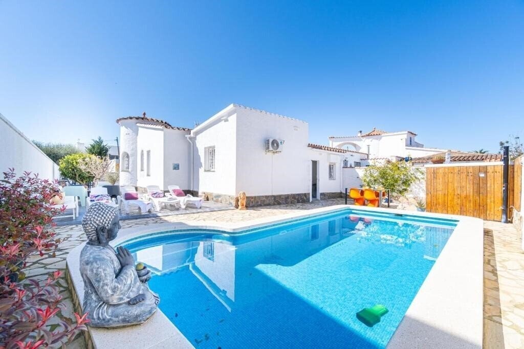 Готель Villa Alberes 184 B Empuriabrava 2*