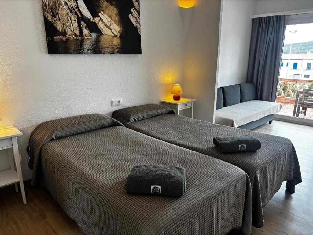 Отель Carpe Diem Cadaques 2*