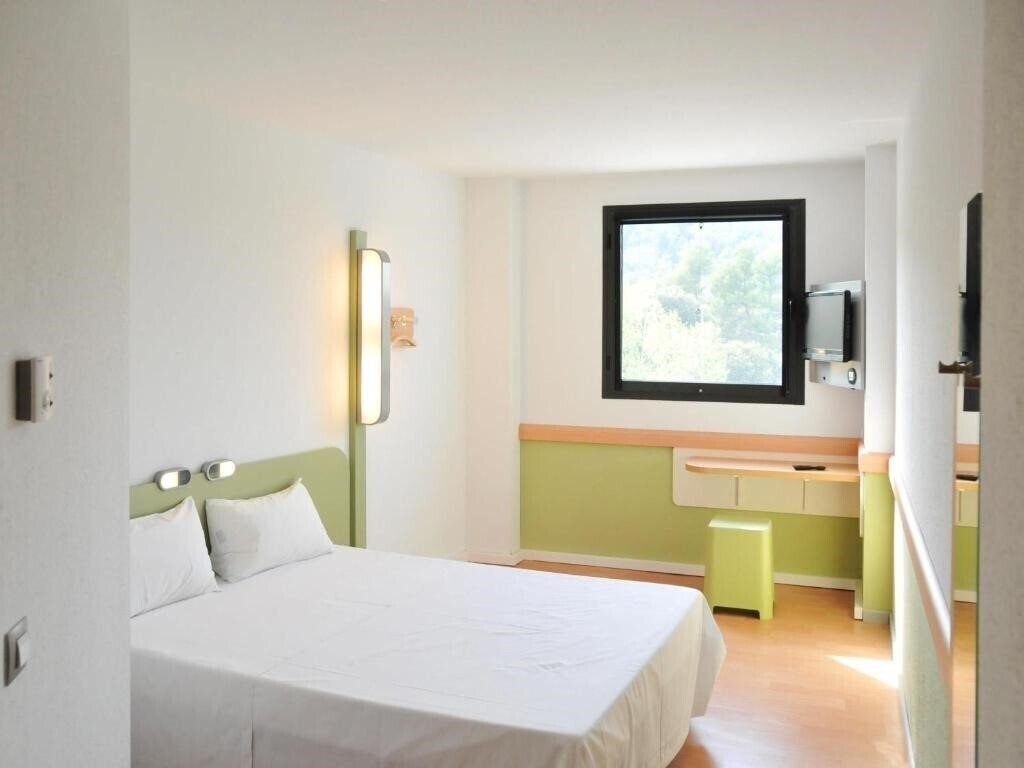 Фото Ibis Budget Girona Costa Brava 2*