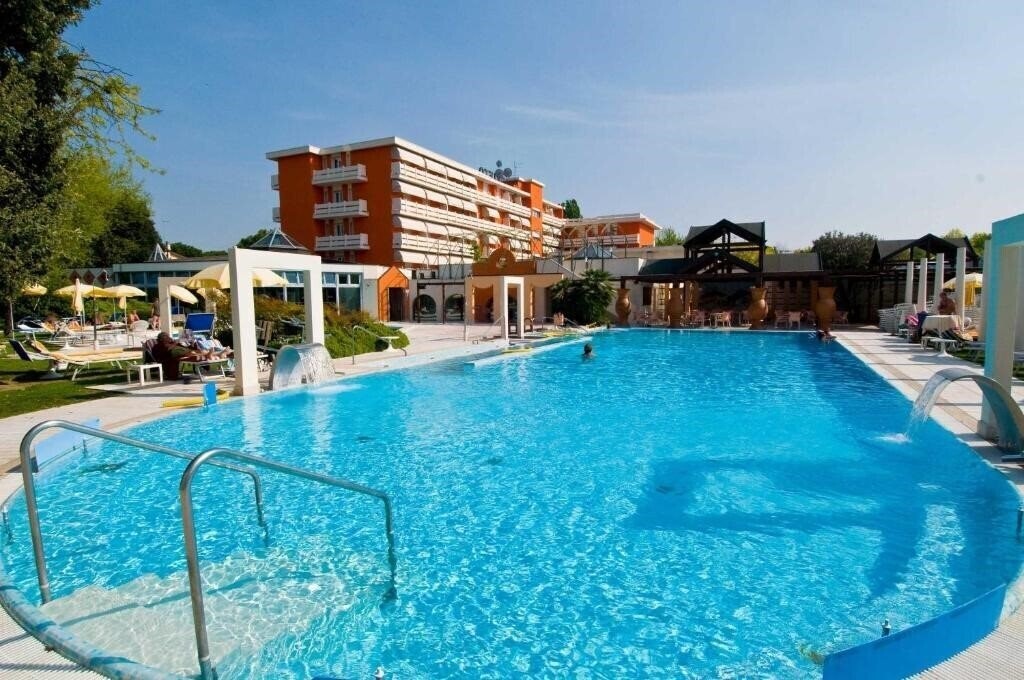 Отель Termeterna Longevity Spring Resort 4*