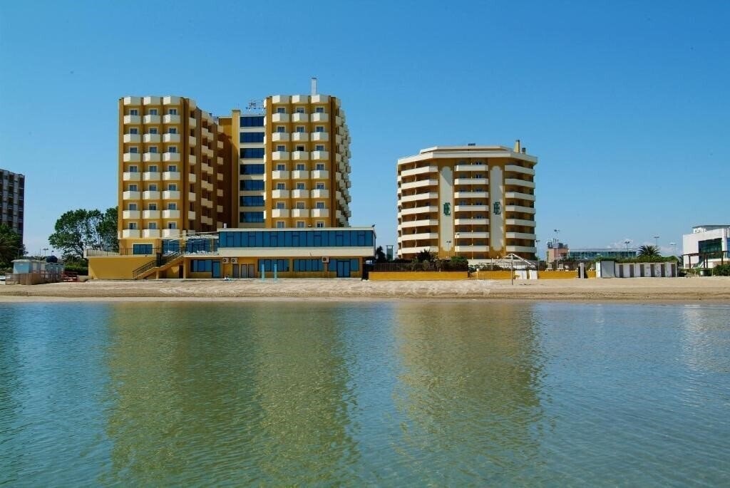Отель Grand Eurhotel 3*