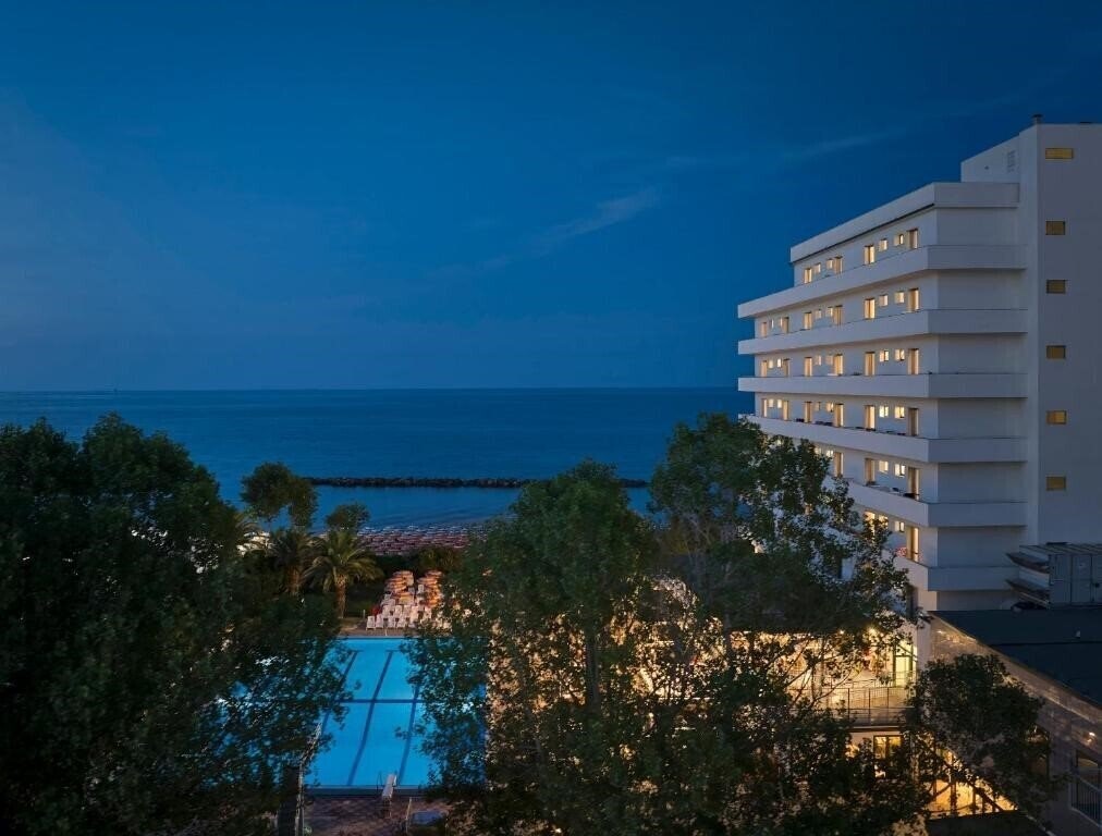 Отель Serena Majestic 4*