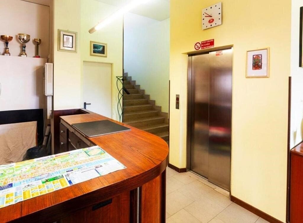 Фото Hotel Holiday 2*