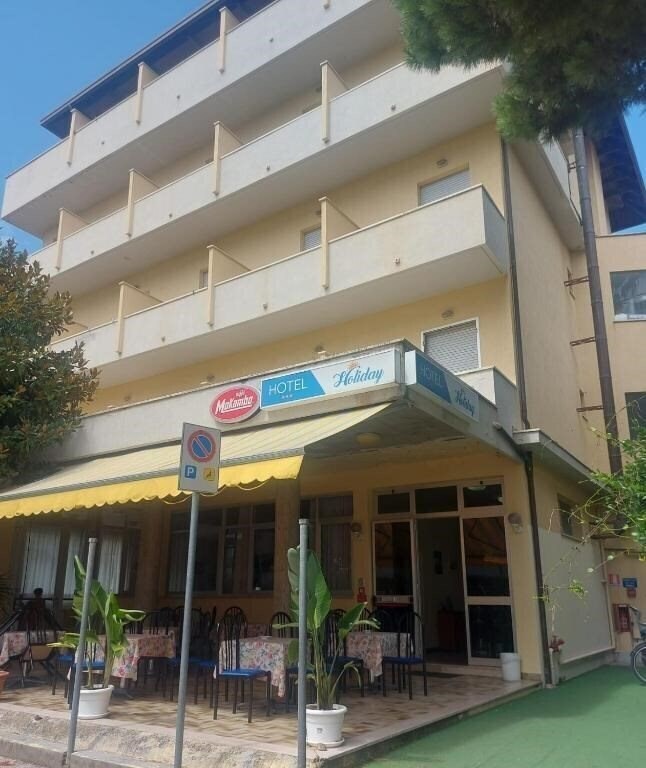Отель Hotel Holiday 2*
