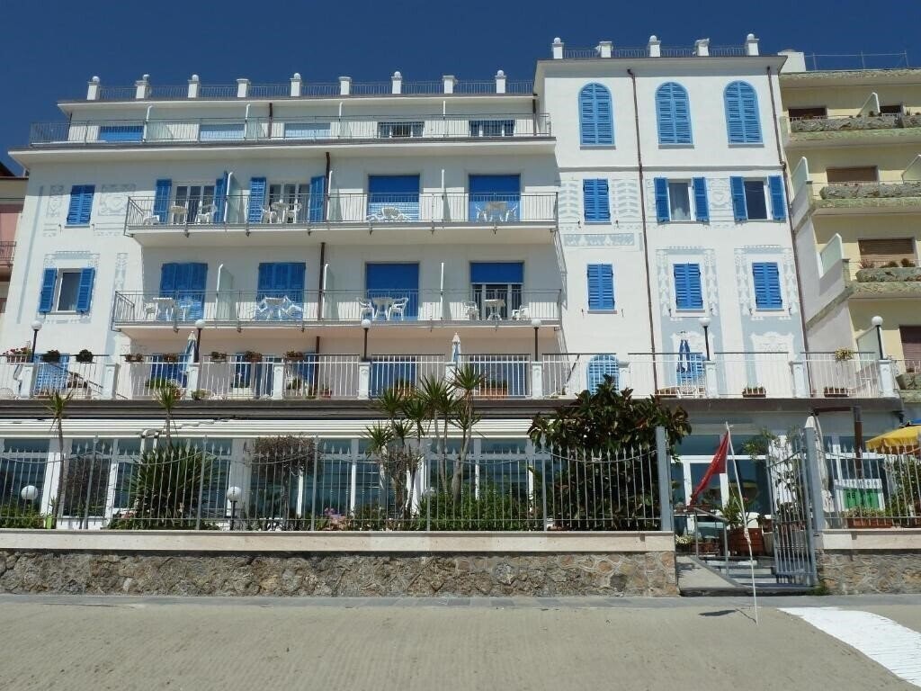 Фото La Balnearia 3*