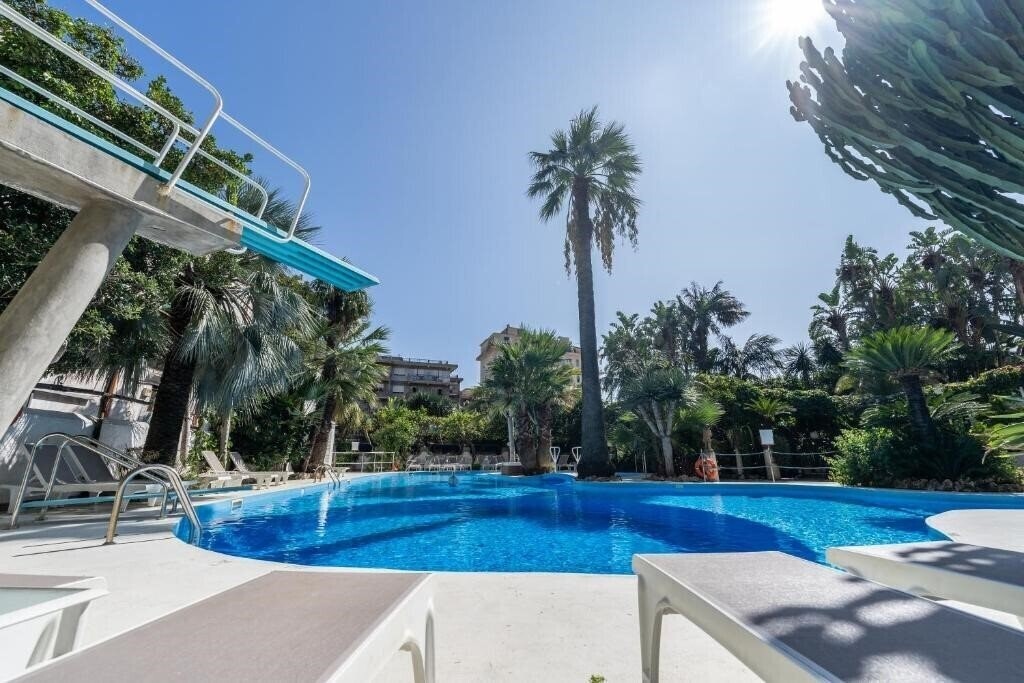 Отель Reginna Palace 4*