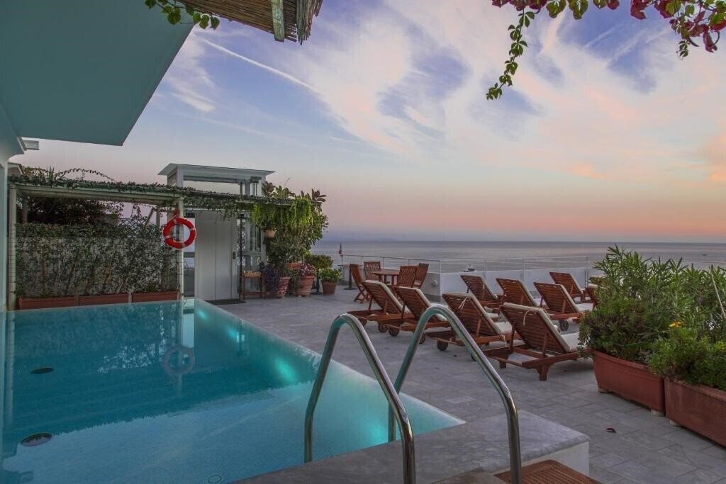 Готель Marina Riviera 4*