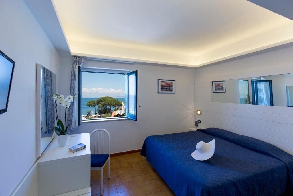 Фото Il Faro Hotel Sorrento 3*