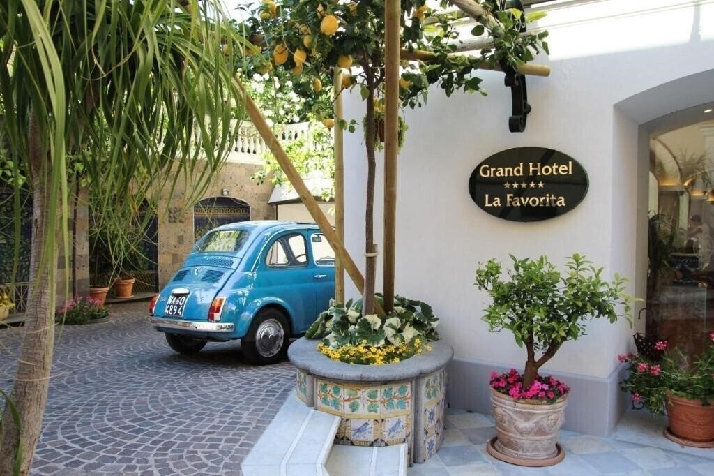 Отель La Favorita Grand Hotel 5*