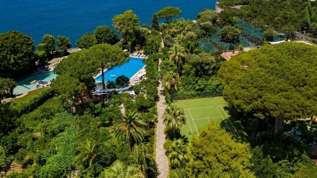 Готель Grand Hotel Cocumella 5*