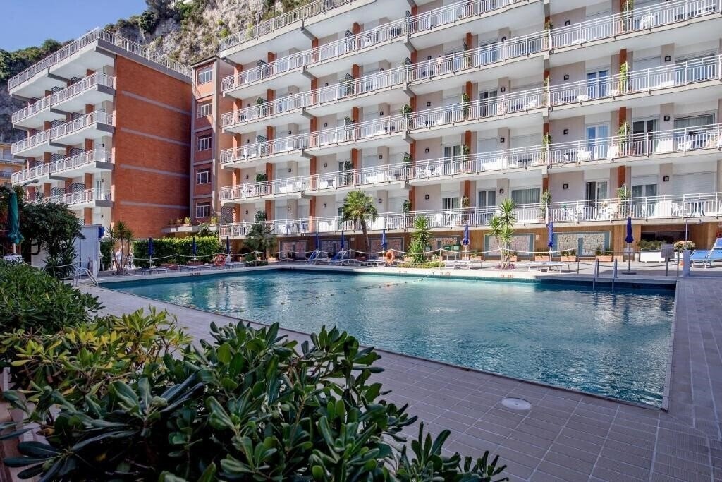 Отель Angelina Residence 4*