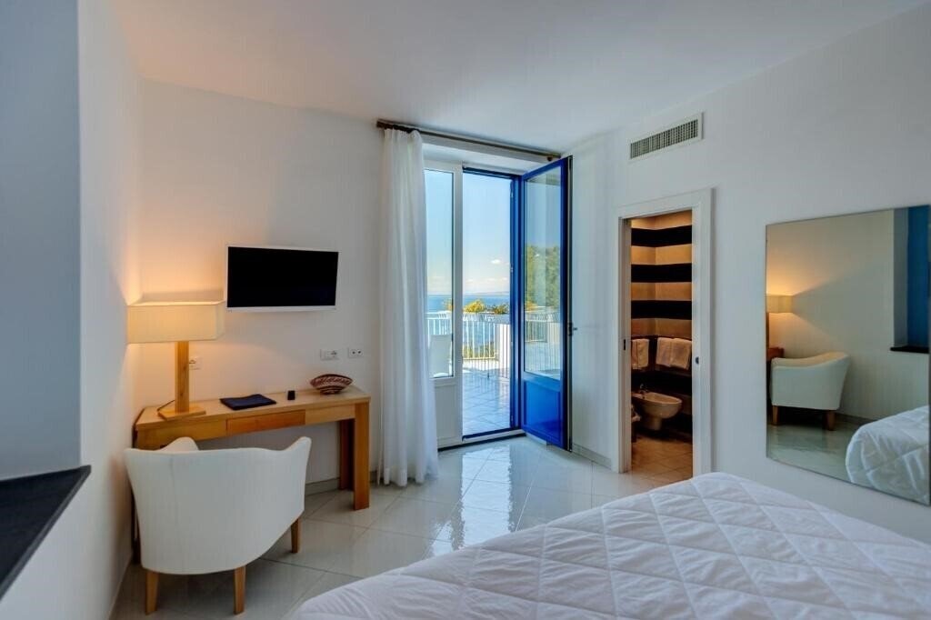 Фото Boutique Hotel Helios 4*