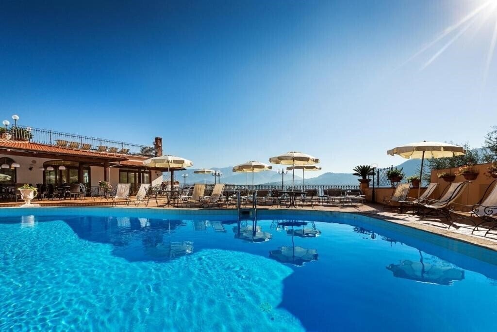 Готель La Vue D'Or 4*